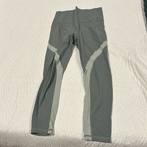 Athleta green salutation stash pocket 7/8 tight